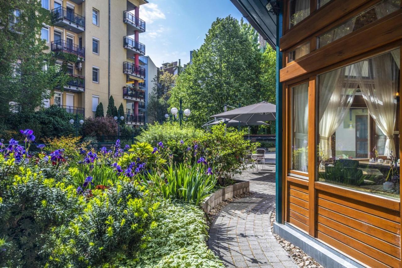 Aparthotel Corvin *